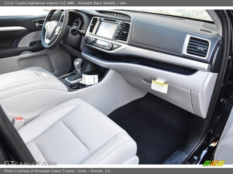 Midnight Black Metallic / Ash 2019 Toyota Highlander Hybrid XLE AWD