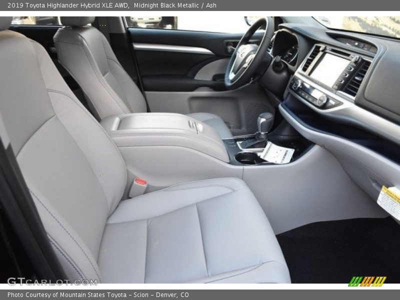 Midnight Black Metallic / Ash 2019 Toyota Highlander Hybrid XLE AWD