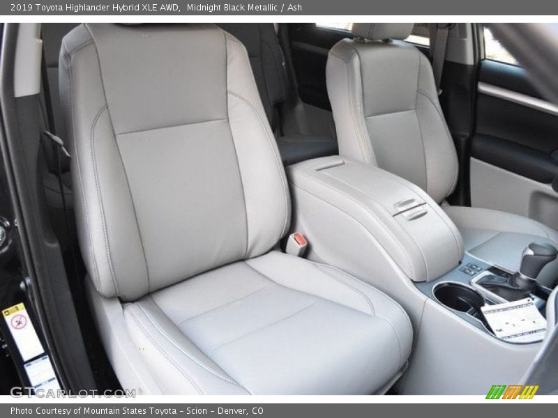 Midnight Black Metallic / Ash 2019 Toyota Highlander Hybrid XLE AWD