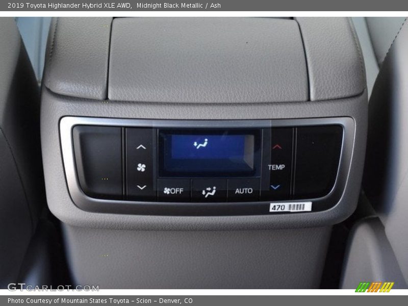 Midnight Black Metallic / Ash 2019 Toyota Highlander Hybrid XLE AWD