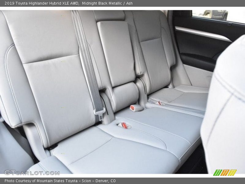 Midnight Black Metallic / Ash 2019 Toyota Highlander Hybrid XLE AWD