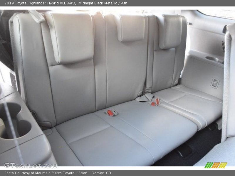 Midnight Black Metallic / Ash 2019 Toyota Highlander Hybrid XLE AWD