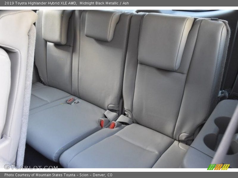 Midnight Black Metallic / Ash 2019 Toyota Highlander Hybrid XLE AWD