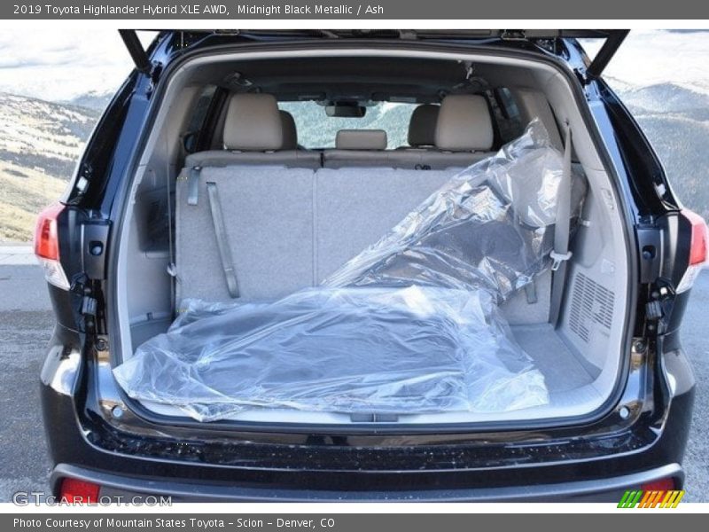 Midnight Black Metallic / Ash 2019 Toyota Highlander Hybrid XLE AWD