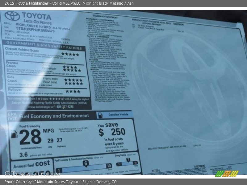 Midnight Black Metallic / Ash 2019 Toyota Highlander Hybrid XLE AWD