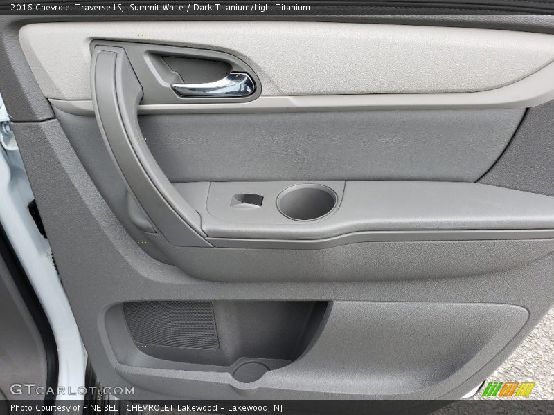 Summit White / Dark Titanium/Light Titanium 2016 Chevrolet Traverse LS
