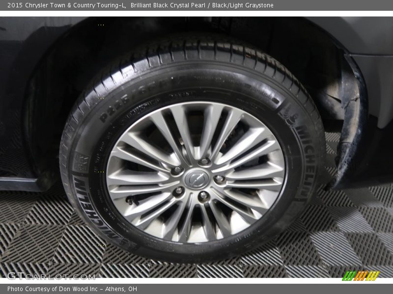 Brilliant Black Crystal Pearl / Black/Light Graystone 2015 Chrysler Town & Country Touring-L
