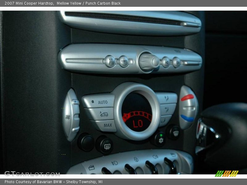 Mellow Yellow / Punch Carbon Black 2007 Mini Cooper Hardtop