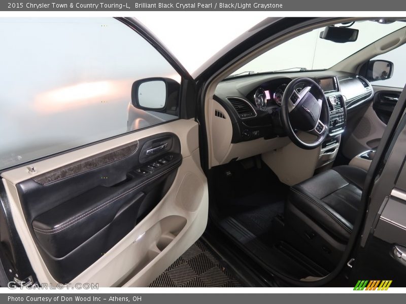 Brilliant Black Crystal Pearl / Black/Light Graystone 2015 Chrysler Town & Country Touring-L