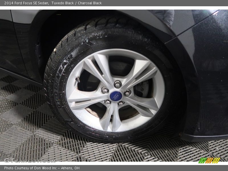 Tuxedo Black / Charcoal Black 2014 Ford Focus SE Sedan