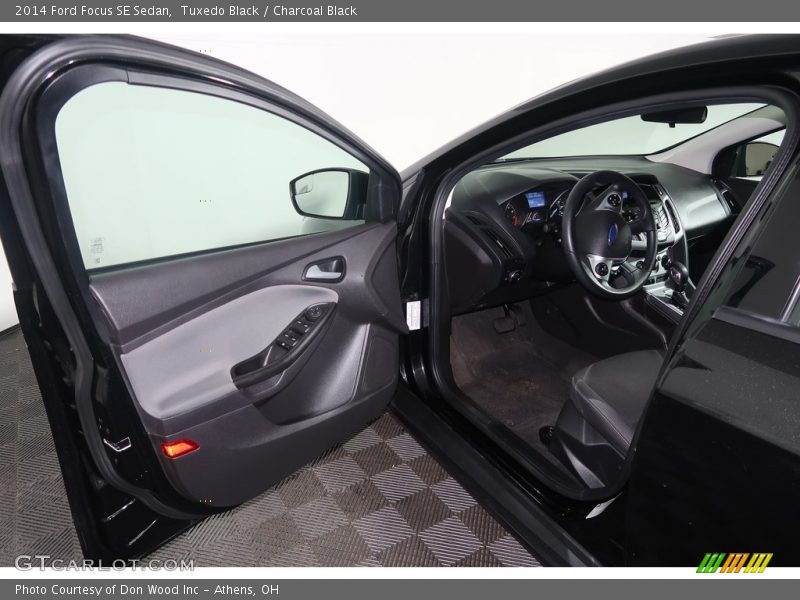 Tuxedo Black / Charcoal Black 2014 Ford Focus SE Sedan