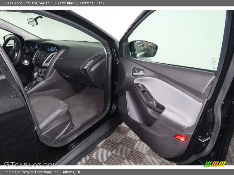 Tuxedo Black / Charcoal Black 2014 Ford Focus SE Sedan