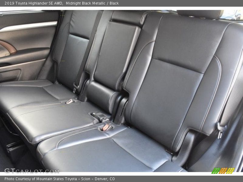 Midnight Black Metallic / Black 2019 Toyota Highlander SE AWD