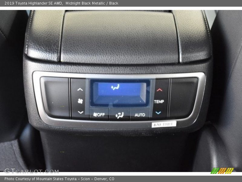 Midnight Black Metallic / Black 2019 Toyota Highlander SE AWD