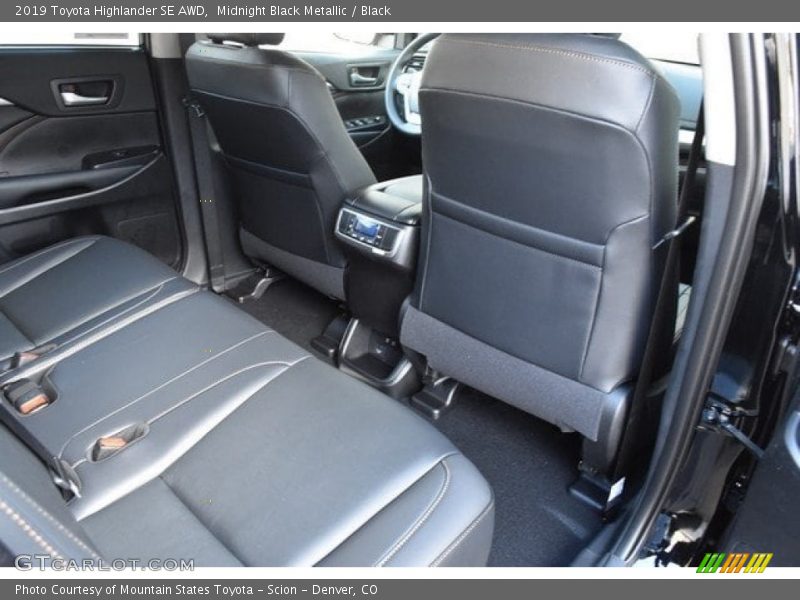 Midnight Black Metallic / Black 2019 Toyota Highlander SE AWD