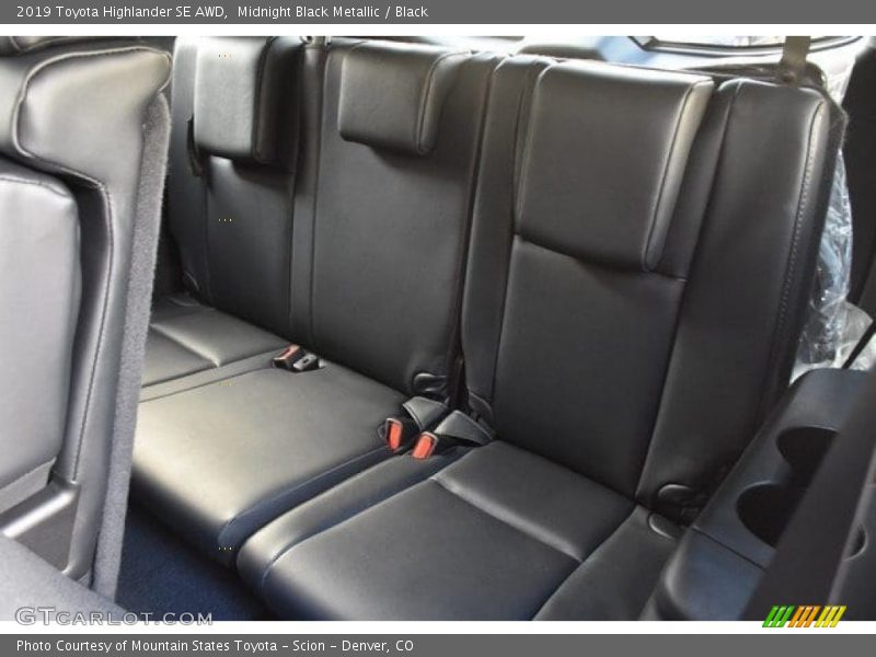Midnight Black Metallic / Black 2019 Toyota Highlander SE AWD