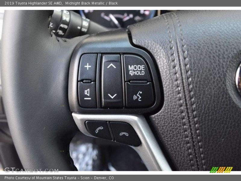 Midnight Black Metallic / Black 2019 Toyota Highlander SE AWD