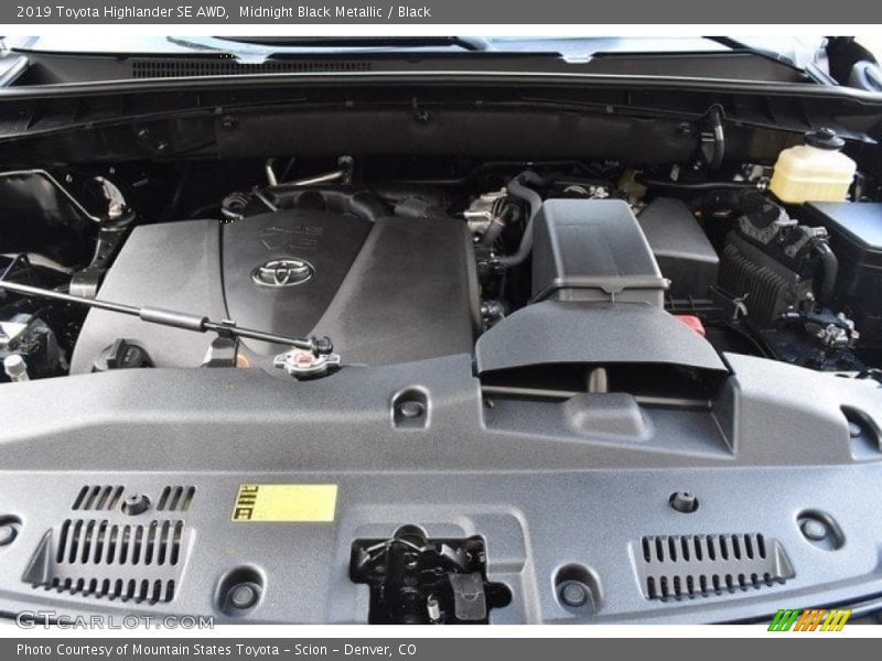 Midnight Black Metallic / Black 2019 Toyota Highlander SE AWD