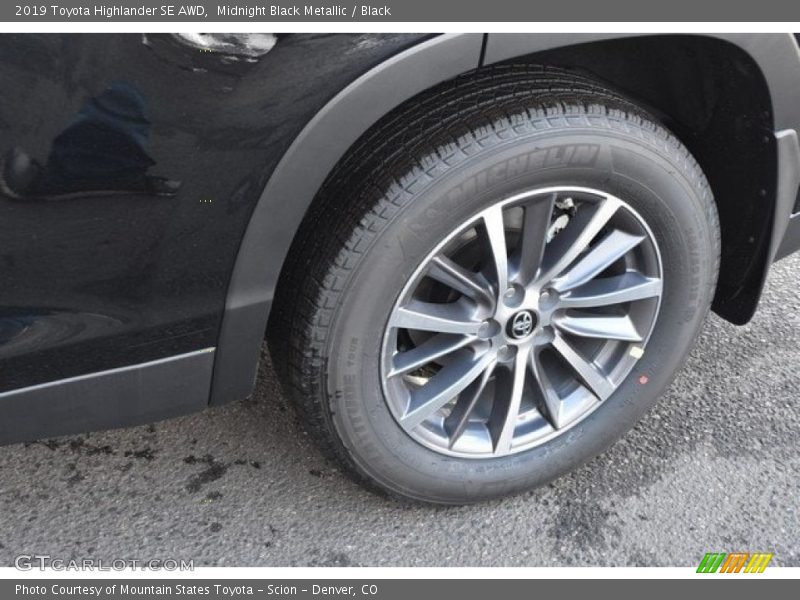 Midnight Black Metallic / Black 2019 Toyota Highlander SE AWD