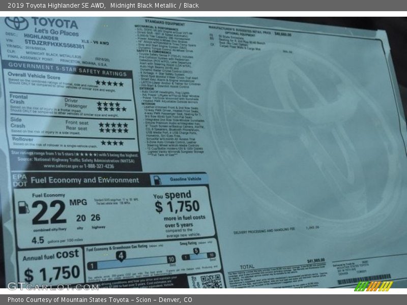 Midnight Black Metallic / Black 2019 Toyota Highlander SE AWD