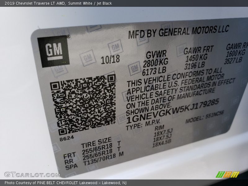 Summit White / Jet Black 2019 Chevrolet Traverse LT AWD