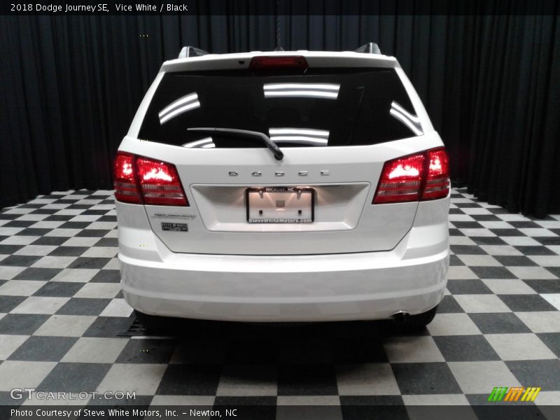 Vice White / Black 2018 Dodge Journey SE