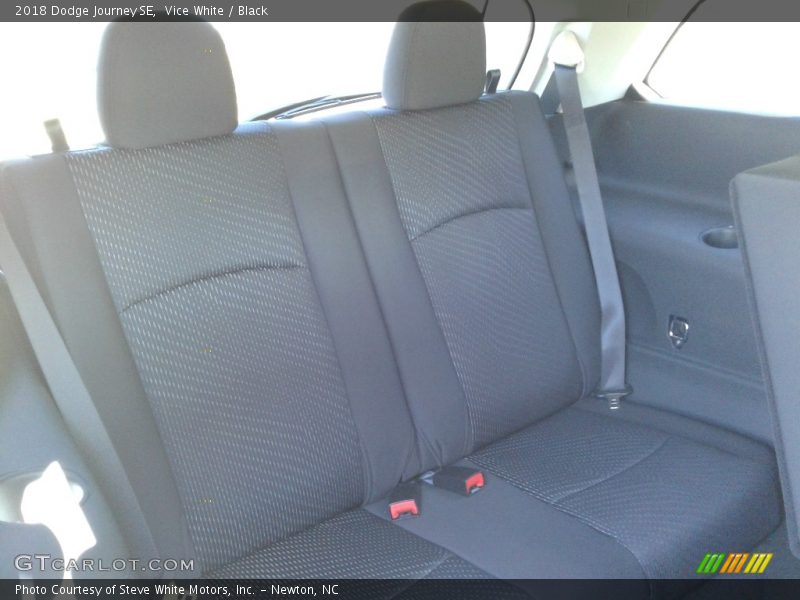 Vice White / Black 2018 Dodge Journey SE