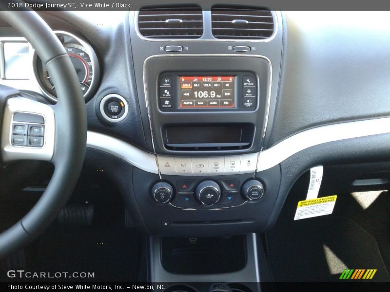 Vice White / Black 2018 Dodge Journey SE