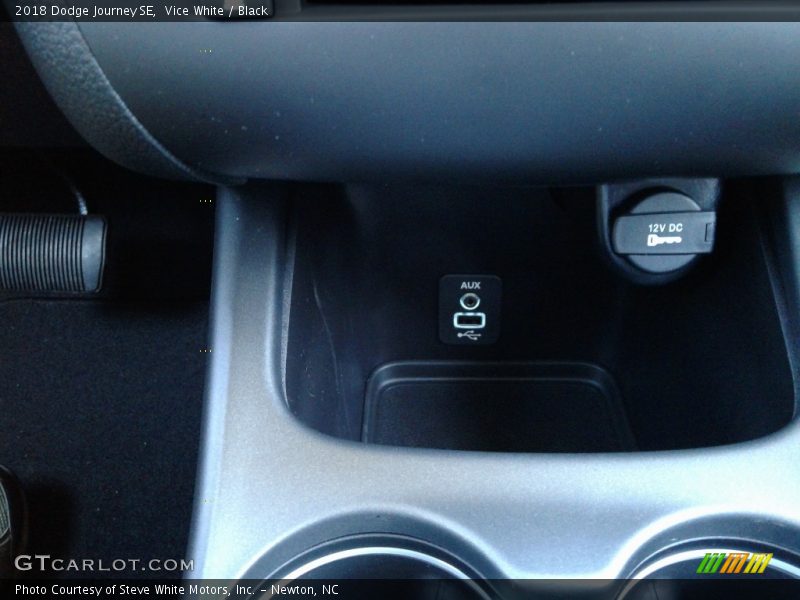 Vice White / Black 2018 Dodge Journey SE