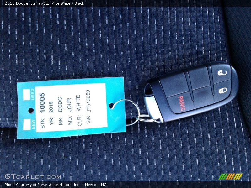 Vice White / Black 2018 Dodge Journey SE