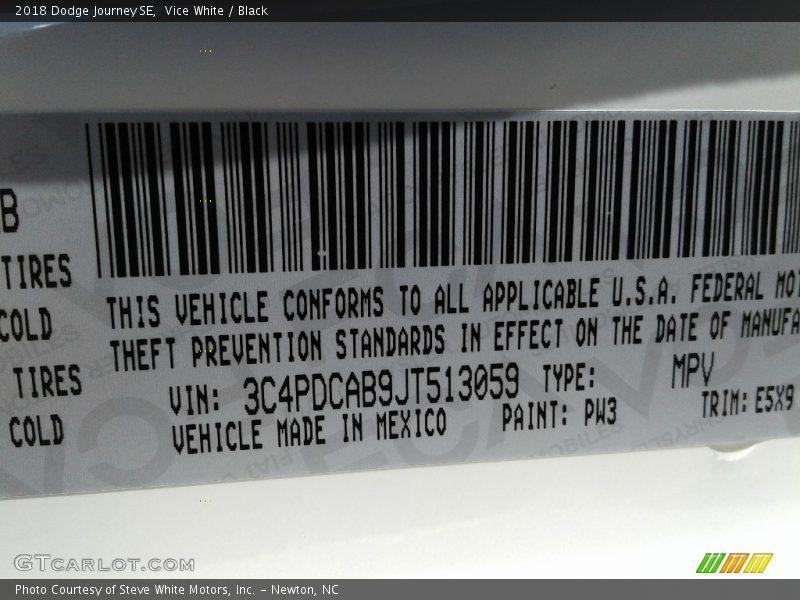 Vice White / Black 2018 Dodge Journey SE