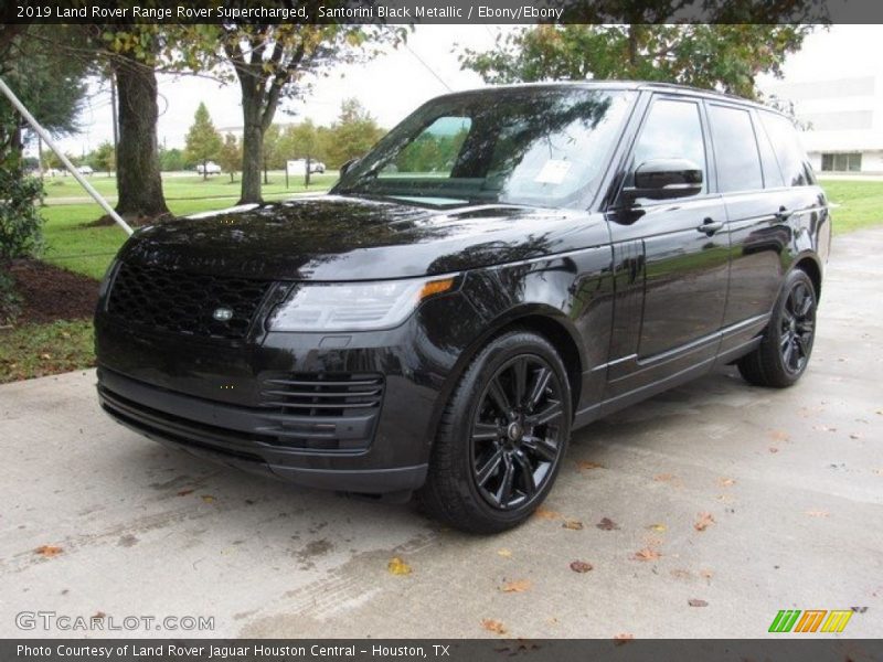 Front 3/4 View of 2019 Range Rover Supercharged