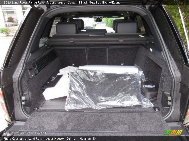  2019 Range Rover Supercharged Trunk