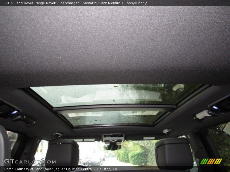 Sunroof of 2019 Range Rover Supercharged