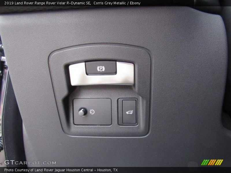 Controls of 2019 Range Rover Velar R-Dynamic SE