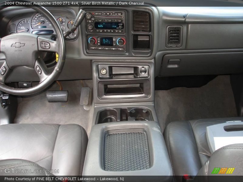 Silver Birch Metallic / Dark Charcoal 2004 Chevrolet Avalanche 1500 Z71 4x4