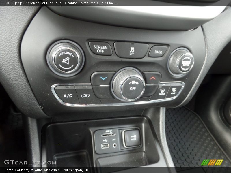 Granite Crystal Metallic / Black 2018 Jeep Cherokee Latitude Plus