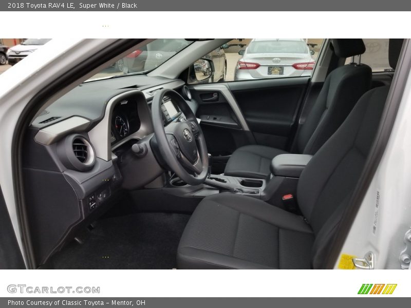 Super White / Black 2018 Toyota RAV4 LE