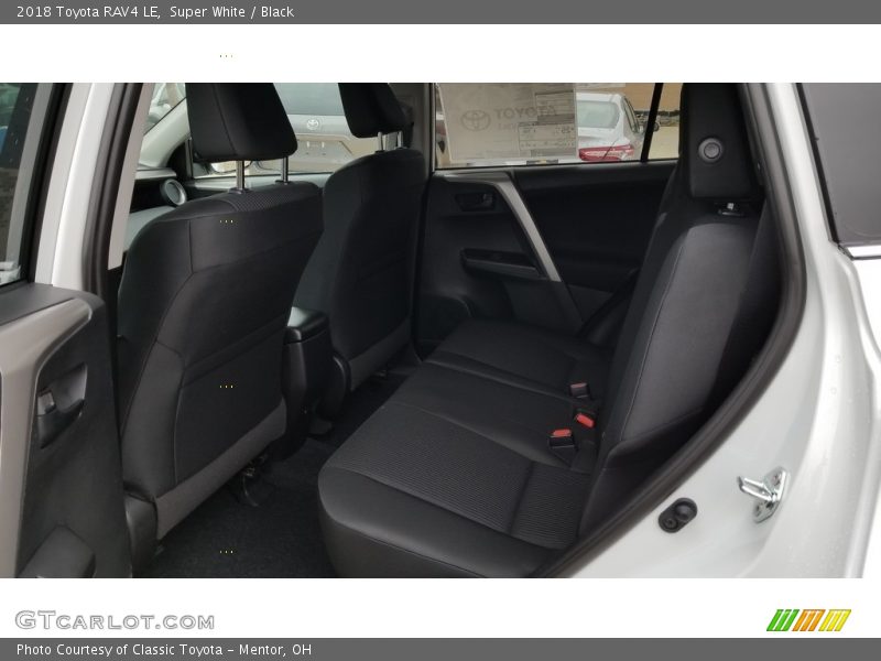 Super White / Black 2018 Toyota RAV4 LE