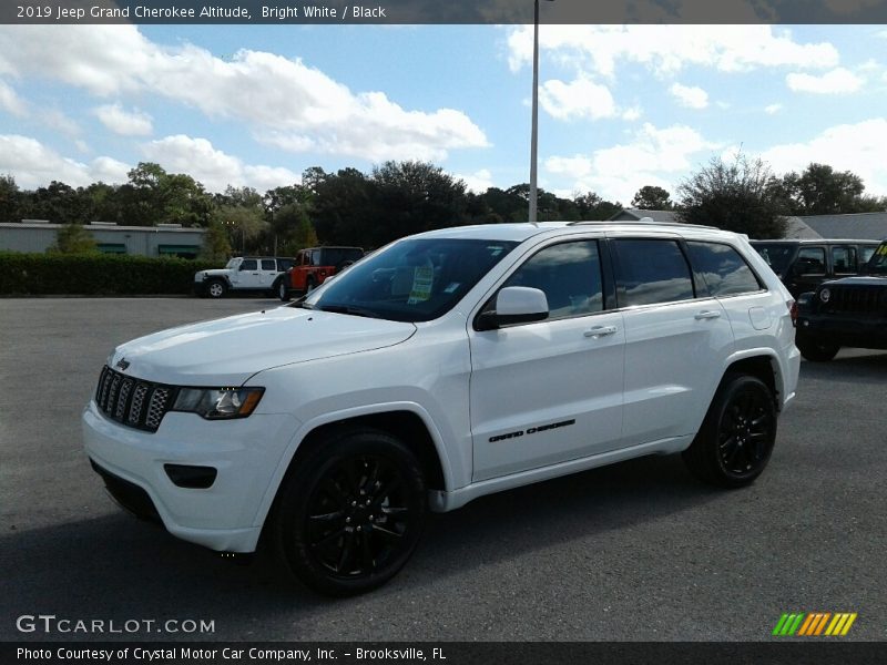 Bright White / Black 2019 Jeep Grand Cherokee Altitude