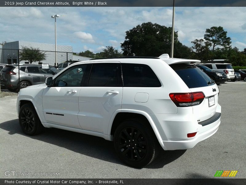 Bright White / Black 2019 Jeep Grand Cherokee Altitude