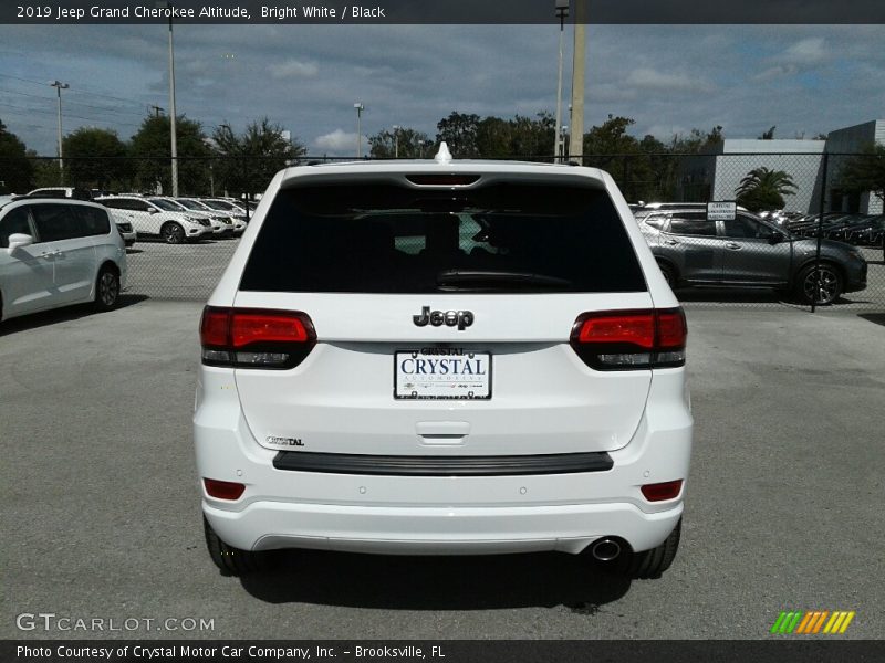 Bright White / Black 2019 Jeep Grand Cherokee Altitude