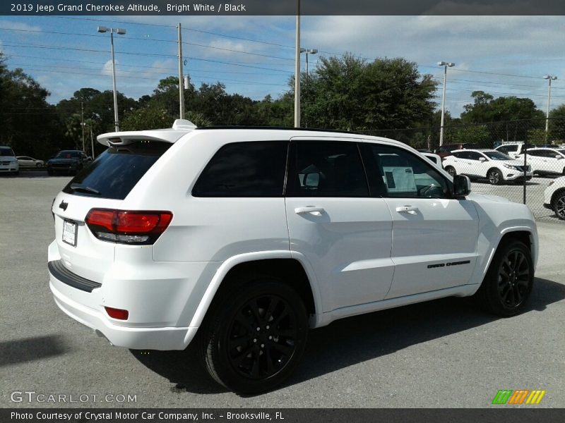 Bright White / Black 2019 Jeep Grand Cherokee Altitude