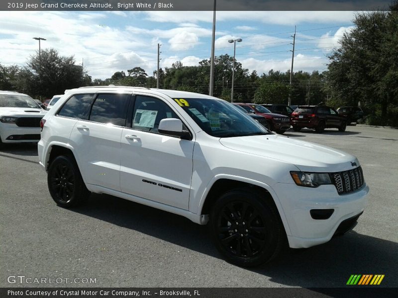 Bright White / Black 2019 Jeep Grand Cherokee Altitude