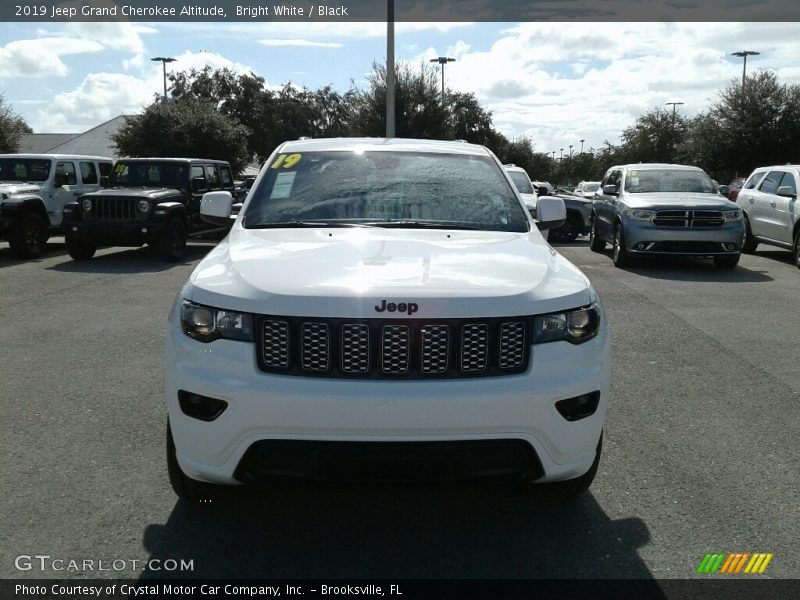 Bright White / Black 2019 Jeep Grand Cherokee Altitude