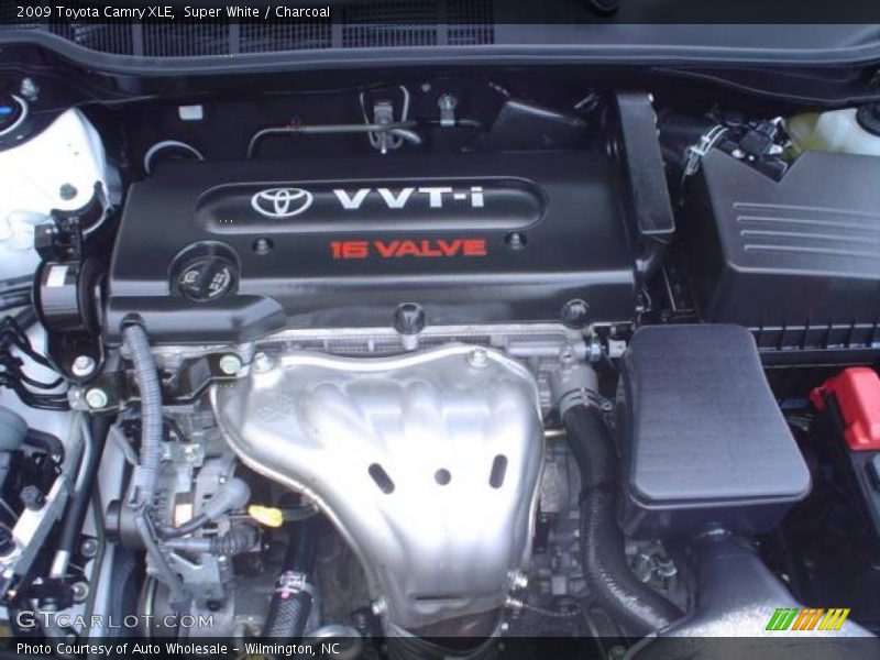 Super White / Charcoal 2009 Toyota Camry XLE