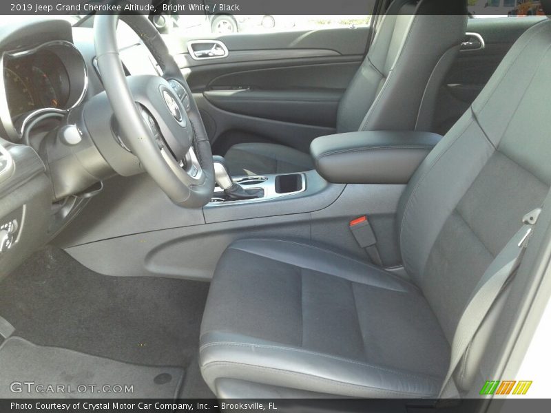 Bright White / Black 2019 Jeep Grand Cherokee Altitude
