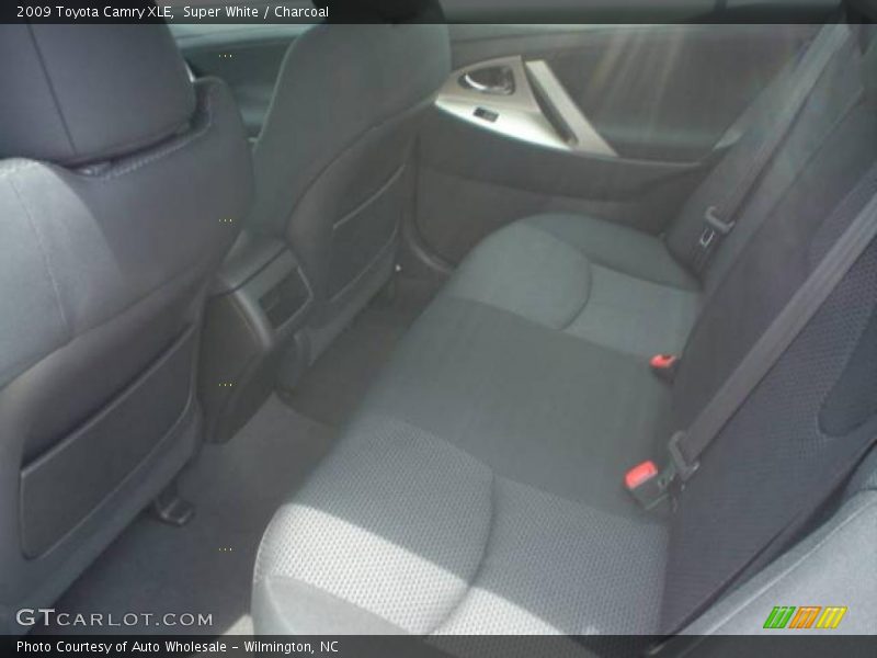 Super White / Charcoal 2009 Toyota Camry XLE