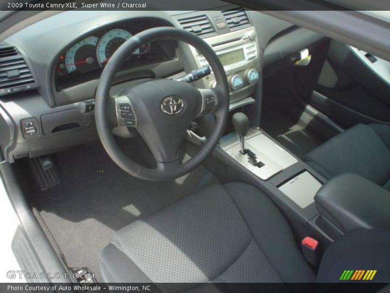 Super White / Charcoal 2009 Toyota Camry XLE
