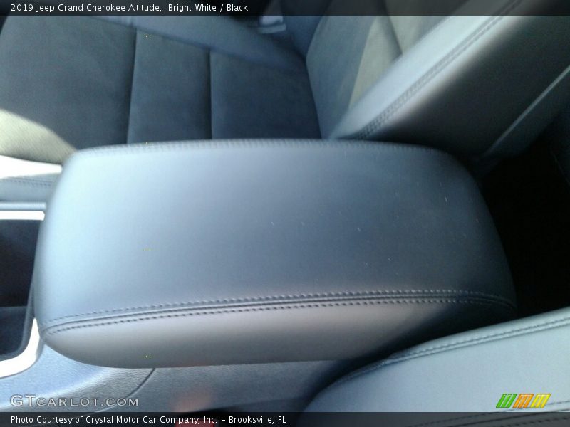 Bright White / Black 2019 Jeep Grand Cherokee Altitude
